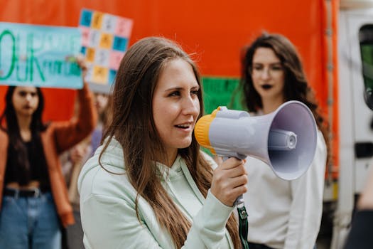 Alex Jones speaking at a rally